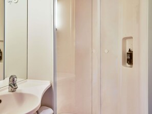 Room, 2 Twin Beds | Desk, laptop workspace, free WiFi, bed sheets - ibis budget Villemomble (Villemomble)