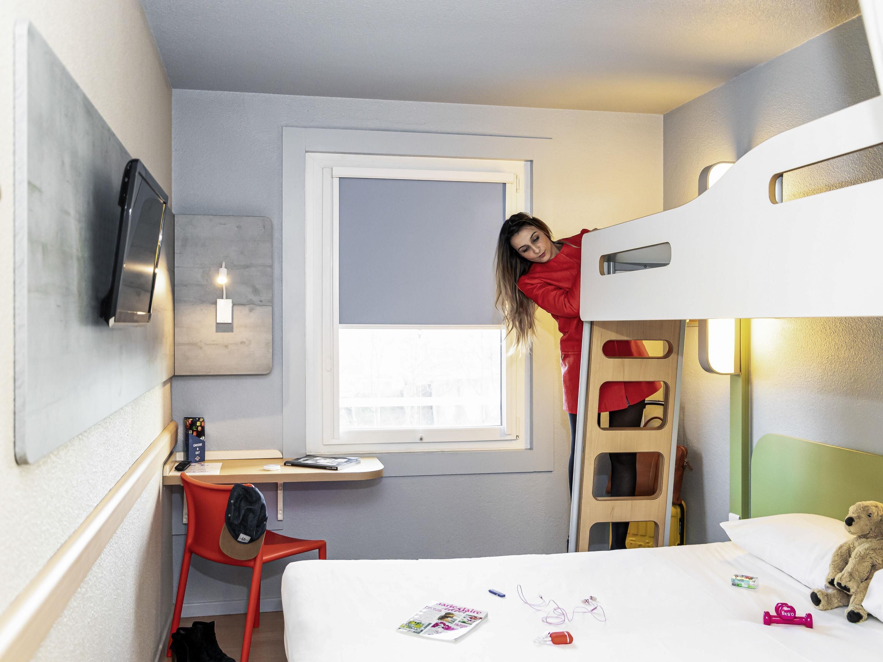 Kamer, meerdere bedden | Een bureau, geluiddichte muren, gratis wifi, beddengoed