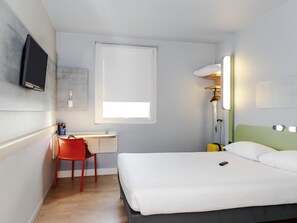 Habitación doble | Escritorio, sistema de insonorización, wifi gratis y ropa de cama