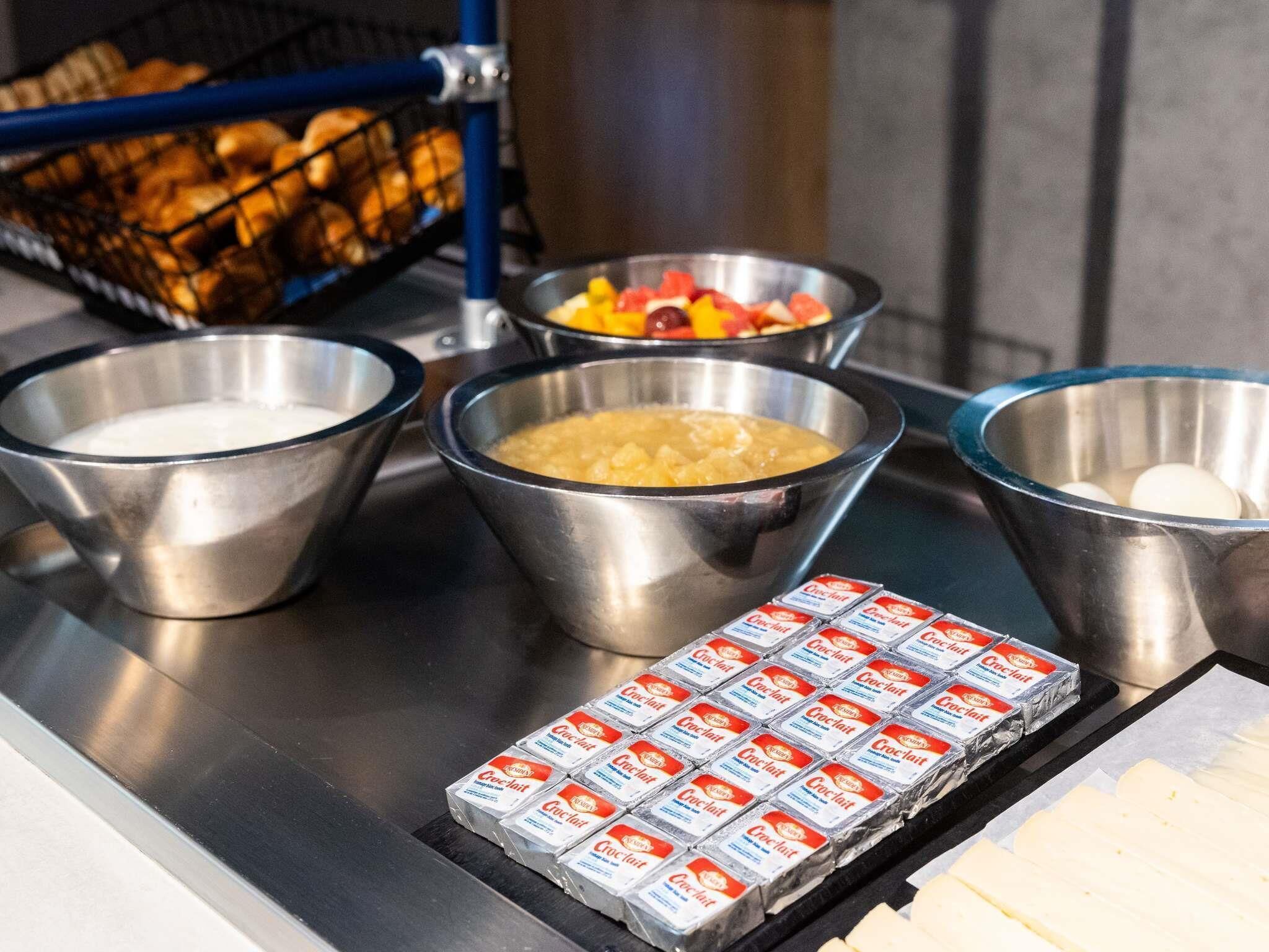 Daily buffet breakfast for a fee