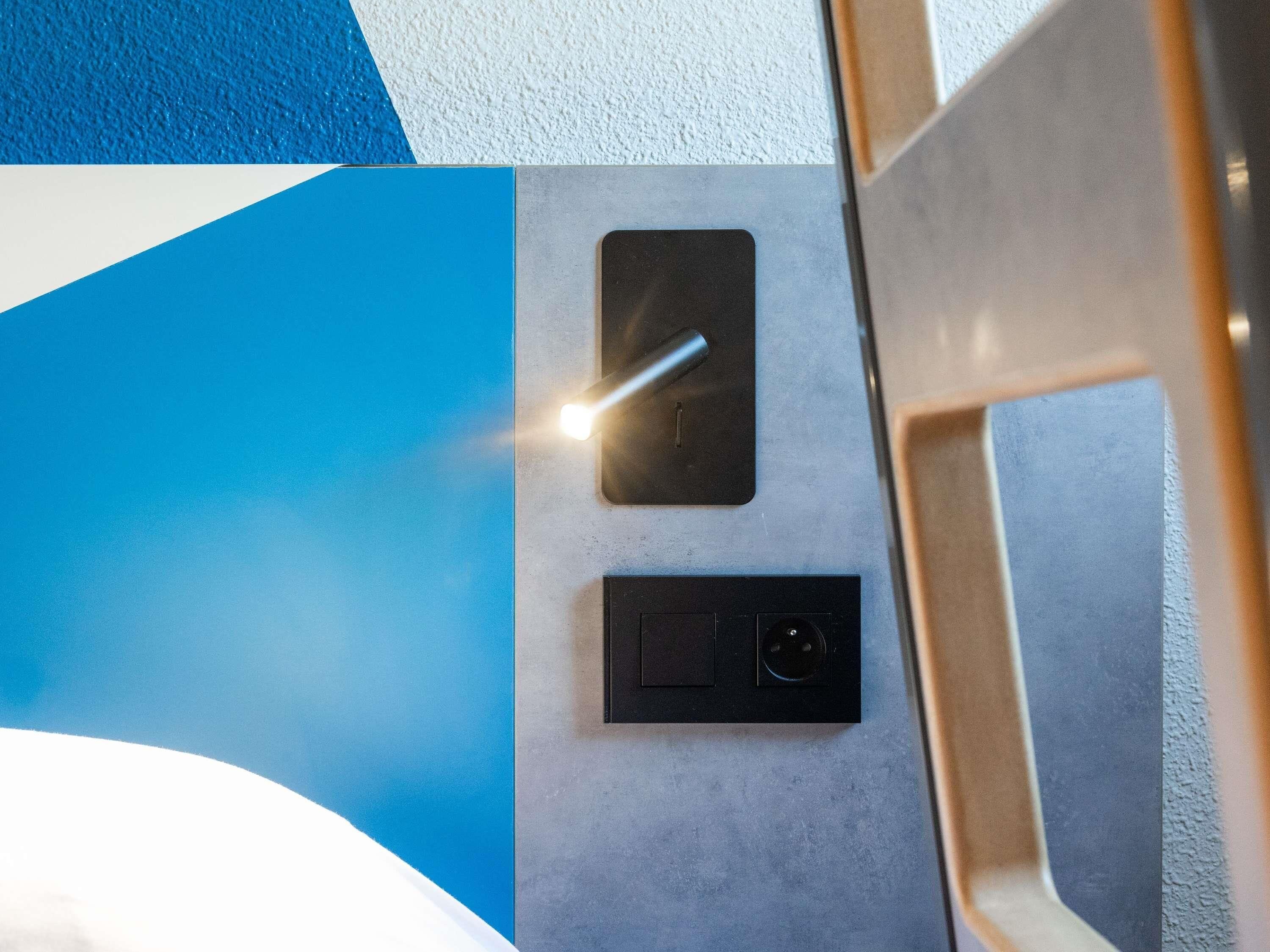 Coffres-forts dans les chambres, bureau, rideaux occultants