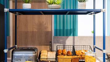 Desayuno buffet todos los días (EUR 9.9 por persona)