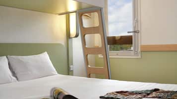 Triple Room, Multiple Beds | In-room safe, desk, blackout curtains, soundproofing