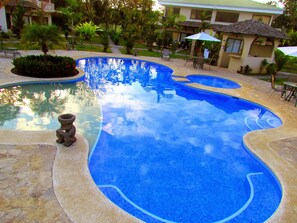 Outdoor pool - Villas Hacienda Pacífica (Quepos)