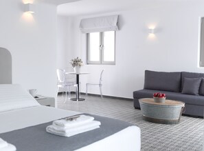 Junior-Villa, Whirlpool | Minibar, Zimmersafe, schallisolierte Zimmer, Bügeleisen/Bügelbrett