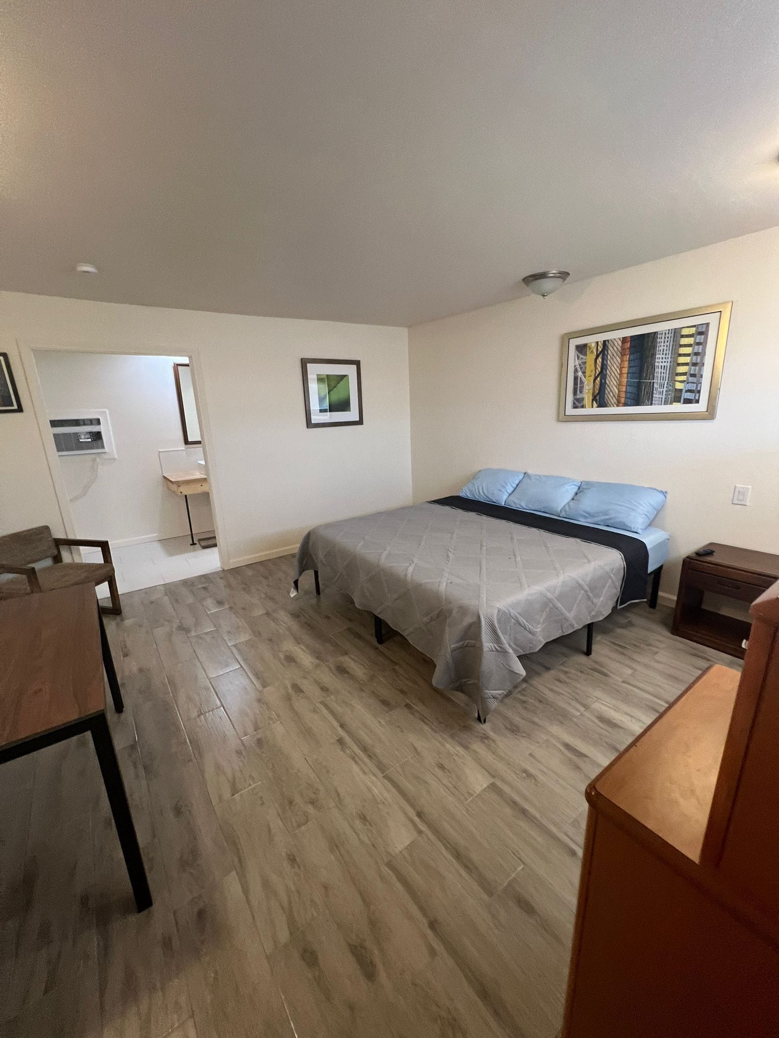 Deluxe Double Room, 1 King Bed | Free WiFi, bed sheets