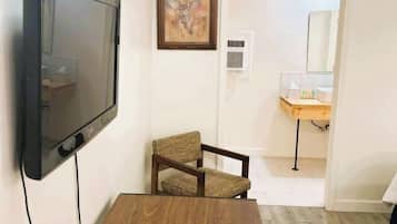 Zimmer, 2 Doppelbetten | Kostenloses WLAN, Bettwäsche