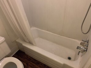 Room, 1 King Bed | Bathroom | Combined shower/tub, free toiletries, towels