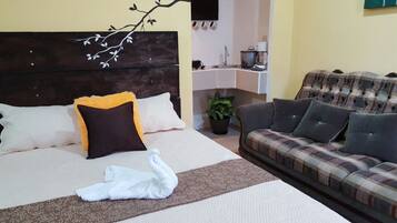 Superior vierpersoonskamer, 1 slaapkamer, op benedenverdieping | Luxe beddengoed, geluiddichte muren, een strijkplank/strijkijzer