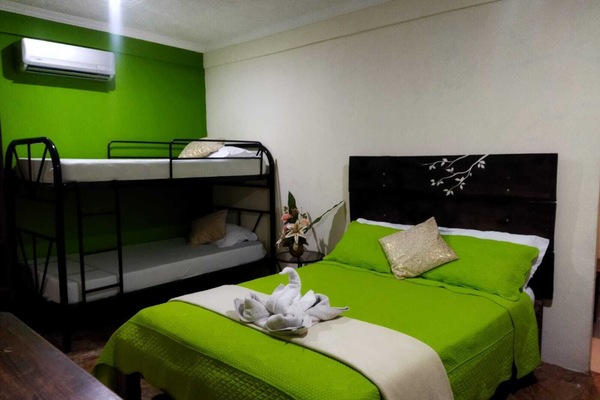 Kamar Quadruple Superior, 1 kamar tidur | Seprai premium, kedap suara, setrika/meja setrika, dan Wi-Fi gratis