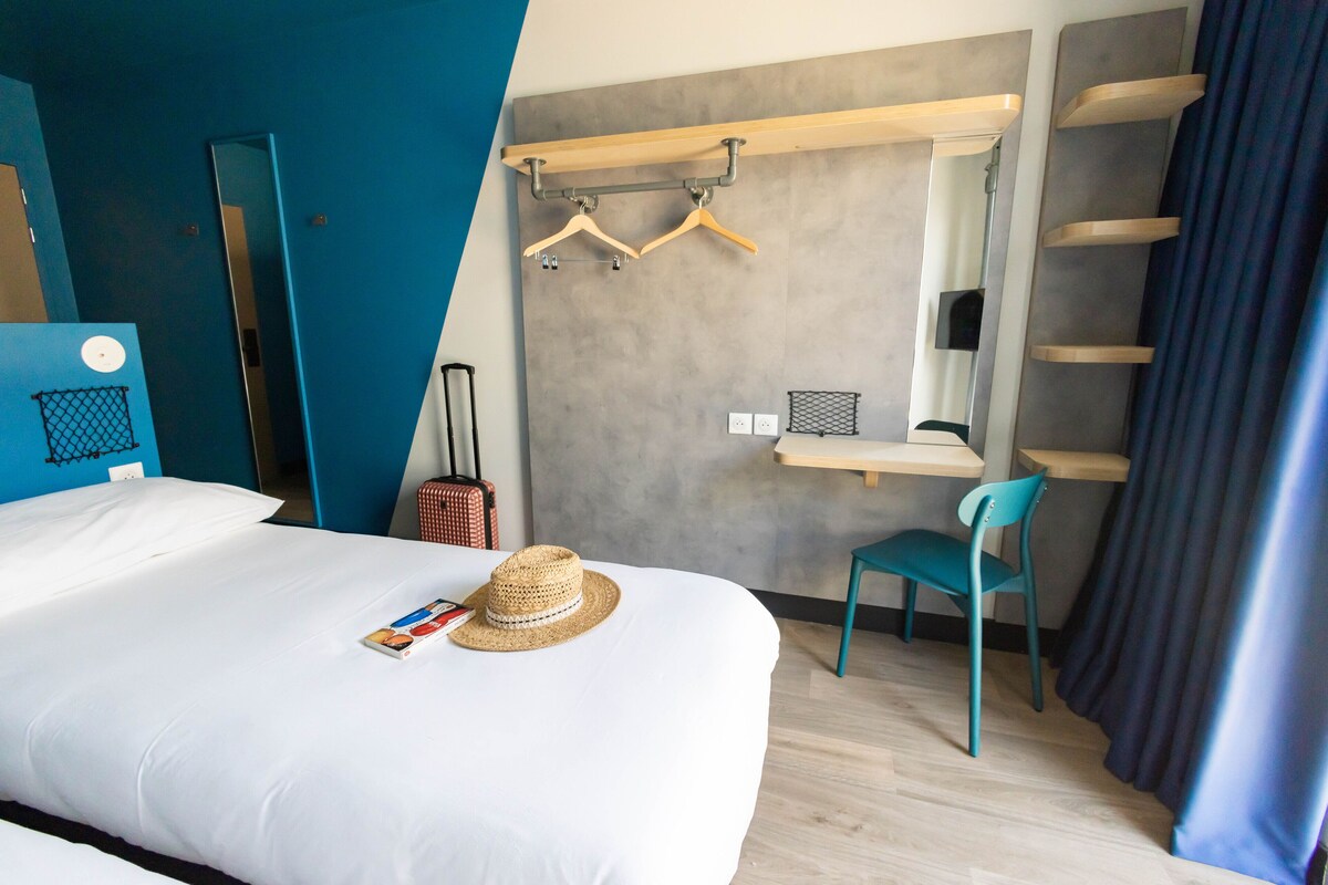 Kamar, 2 Tempat Tidur Twin | Meja kerja, tirai kedap cahaya, dan kedap suara