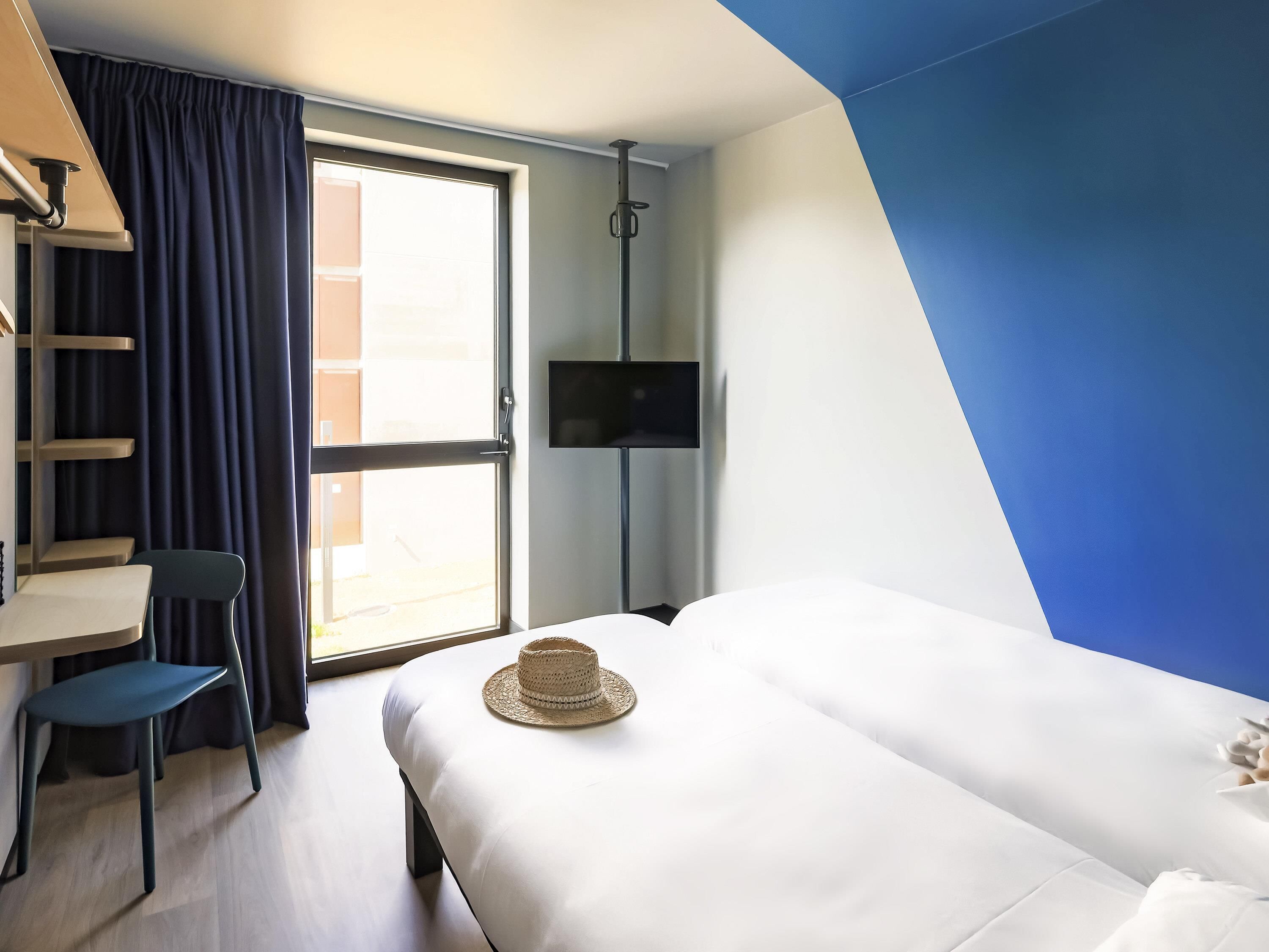 Room, 2 Single Beds | Desk, blackout curtains, soundproofing, free cots/infant beds