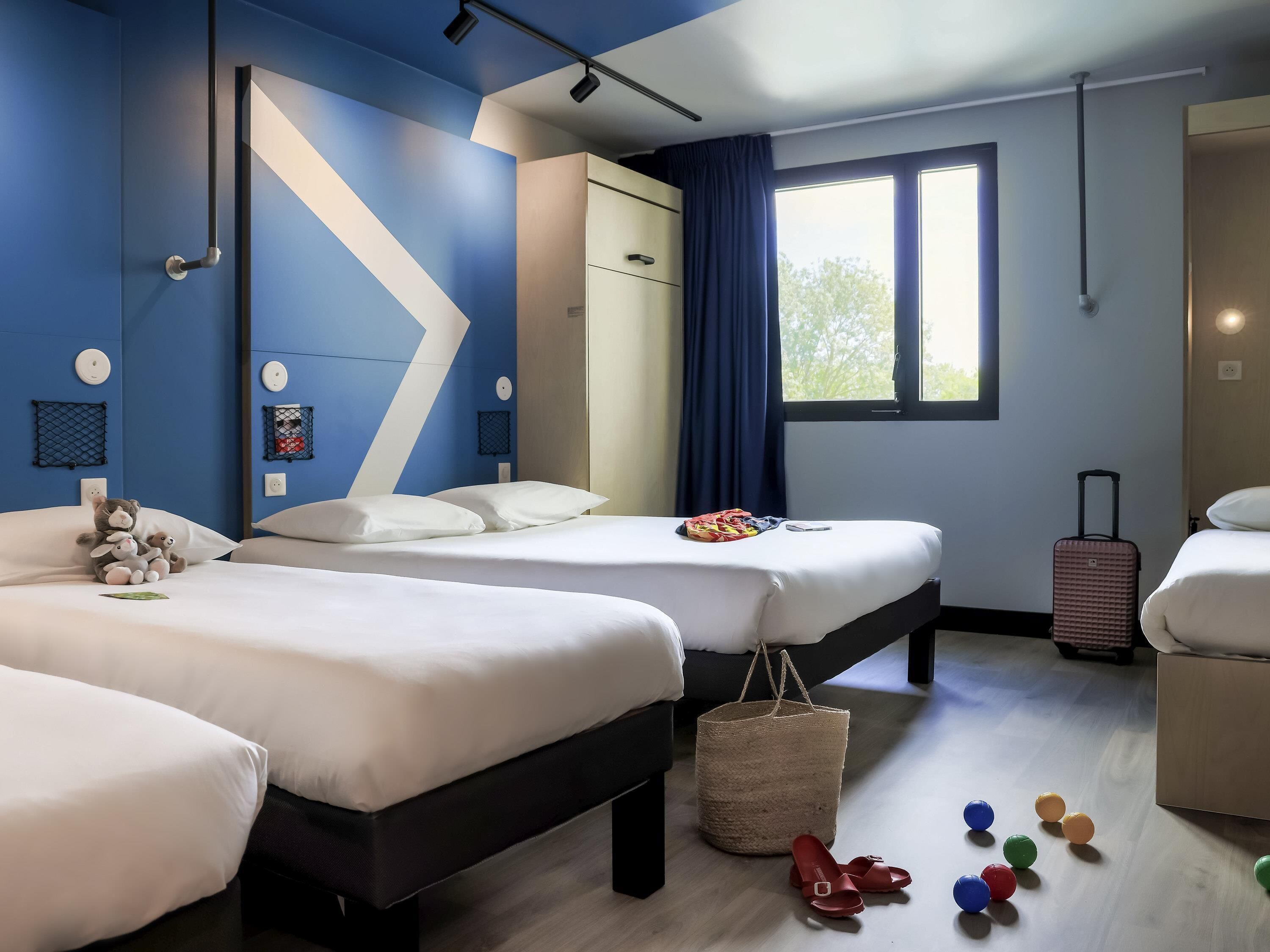 Chambre Familiale, 2 lits doubles | Bureau, rideaux occultants, chambres insonorisées, lits bébé (gratuits)