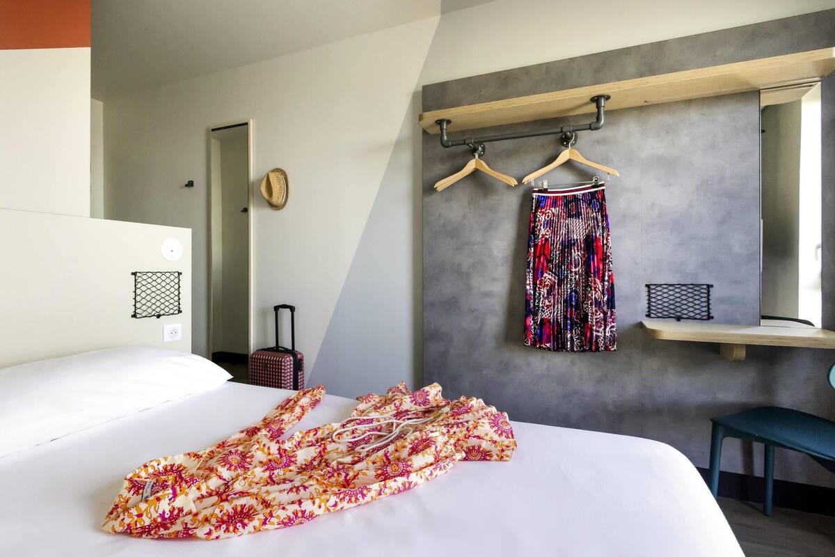 Room, 1 Double Bed | Desk, blackout drapes, soundproofing, cribs (free)