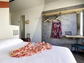 Room, 1 Double Bed | Desk, blackout drapes, soundproofing, free cribs/infant beds
