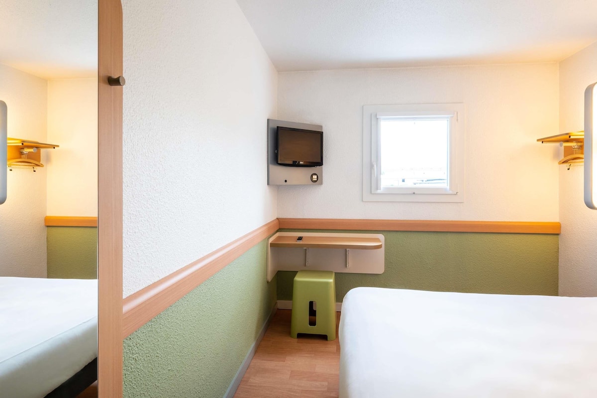 Standard Room, 1 Double Bed | Desk, iron/ironing board, free WiFi, bed sheets
