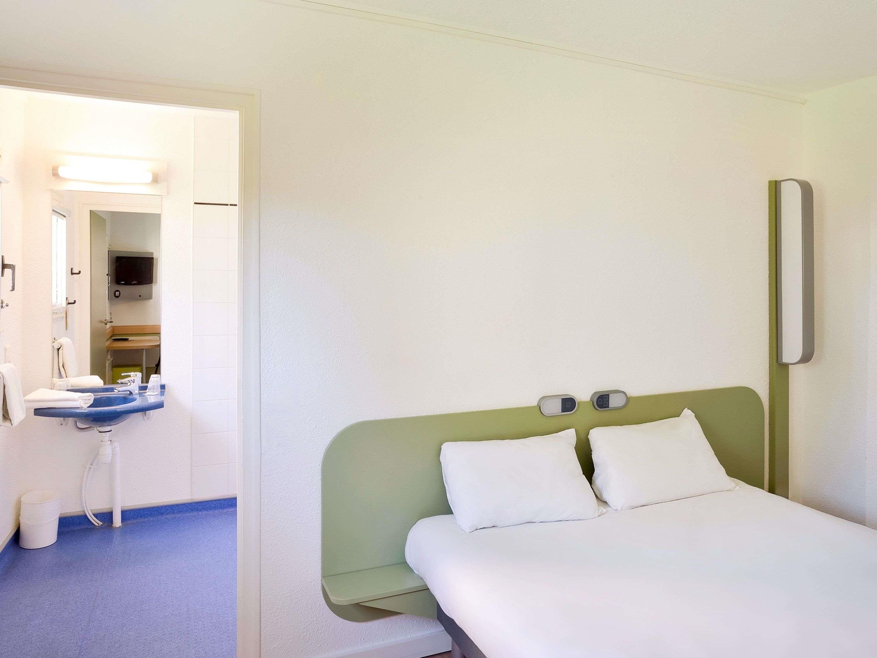 Classic-Zimmer, 1 Doppelbett, barrierefrei | Schreibtisch, Bügeleisen/Bügelbrett, kostenloses WLAN, Bettwäsche