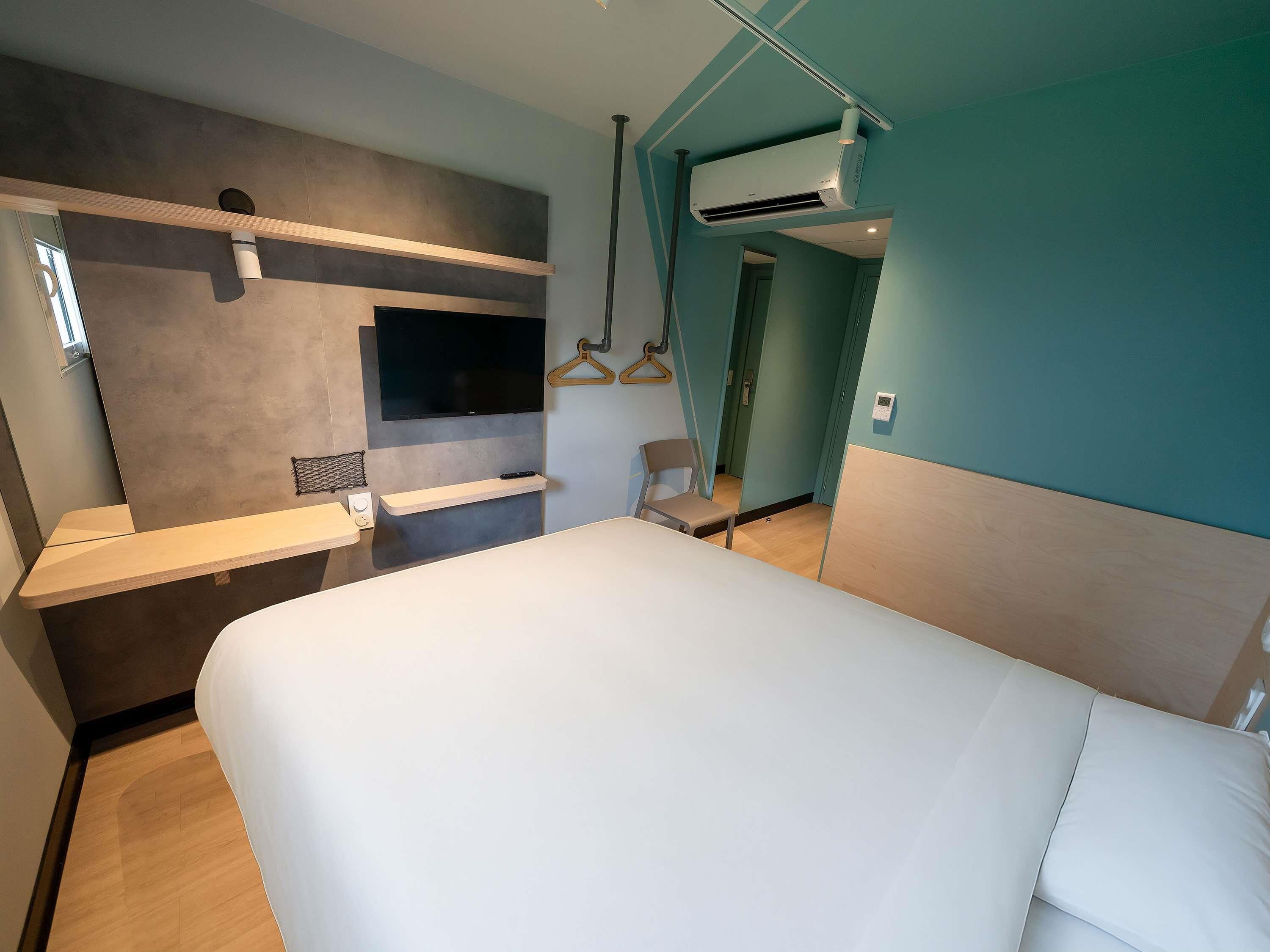 Klassieke kamer, 1 tweepersoonsbed, toegankelijk voor mindervaliden | Een bureau, een strijkplank/strijkijzer, gratis wifi, beddengoed