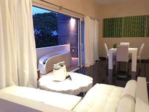 COCOON Suite, 1 King Bed, Terrace, Poolside