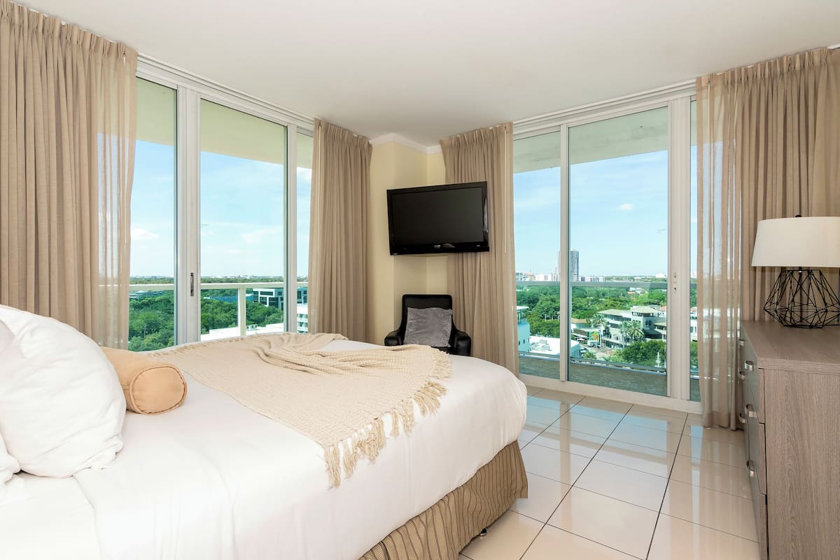 2 bedrooms, premium bedding, individually decorated