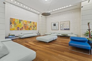 Lobby sitting area - Private Residences at Hotel Arya by SoFLA Vacations (Miami)