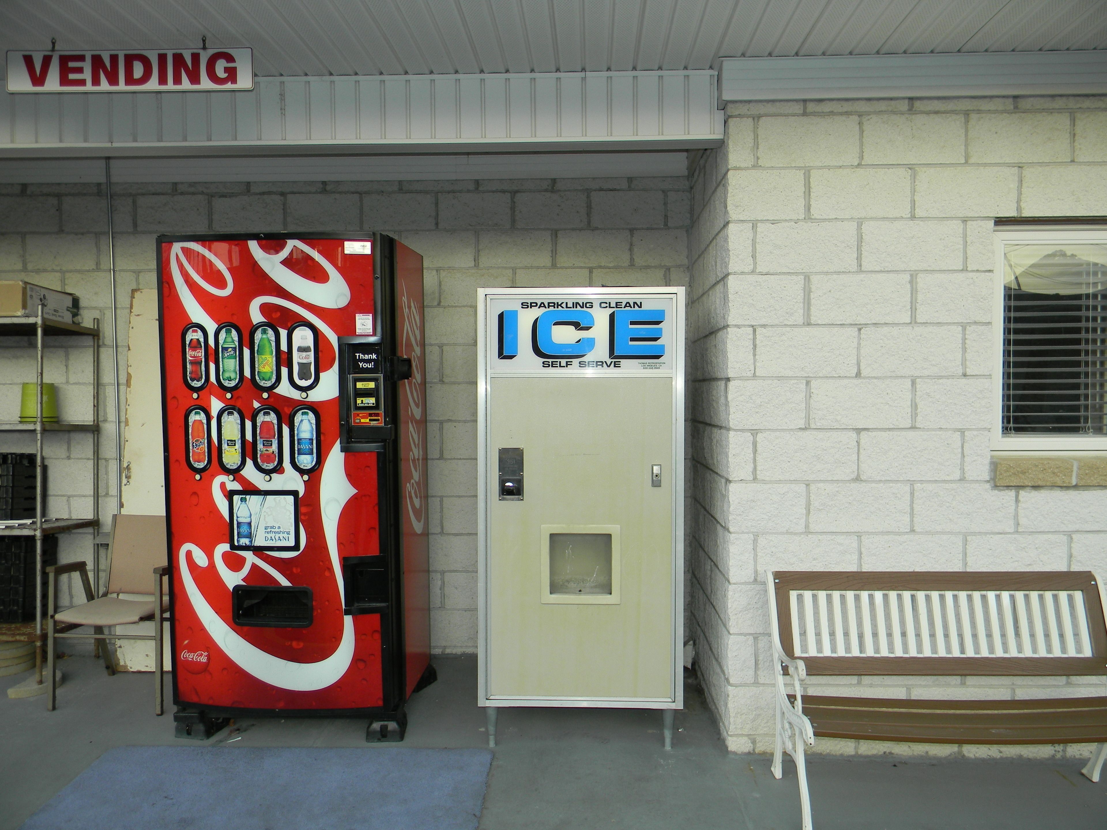 Máy bán hàng tự động