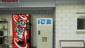 Vending machine - Fairfax Motel (Roanoke Rapids)