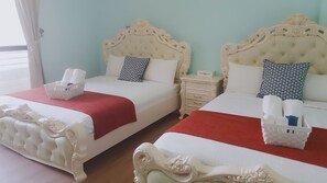 디럭스 쿼드룸, 발코니 | 고급 침구, 각각 다른 스타일의 인테리어, 암막 커튼, 간이 침대