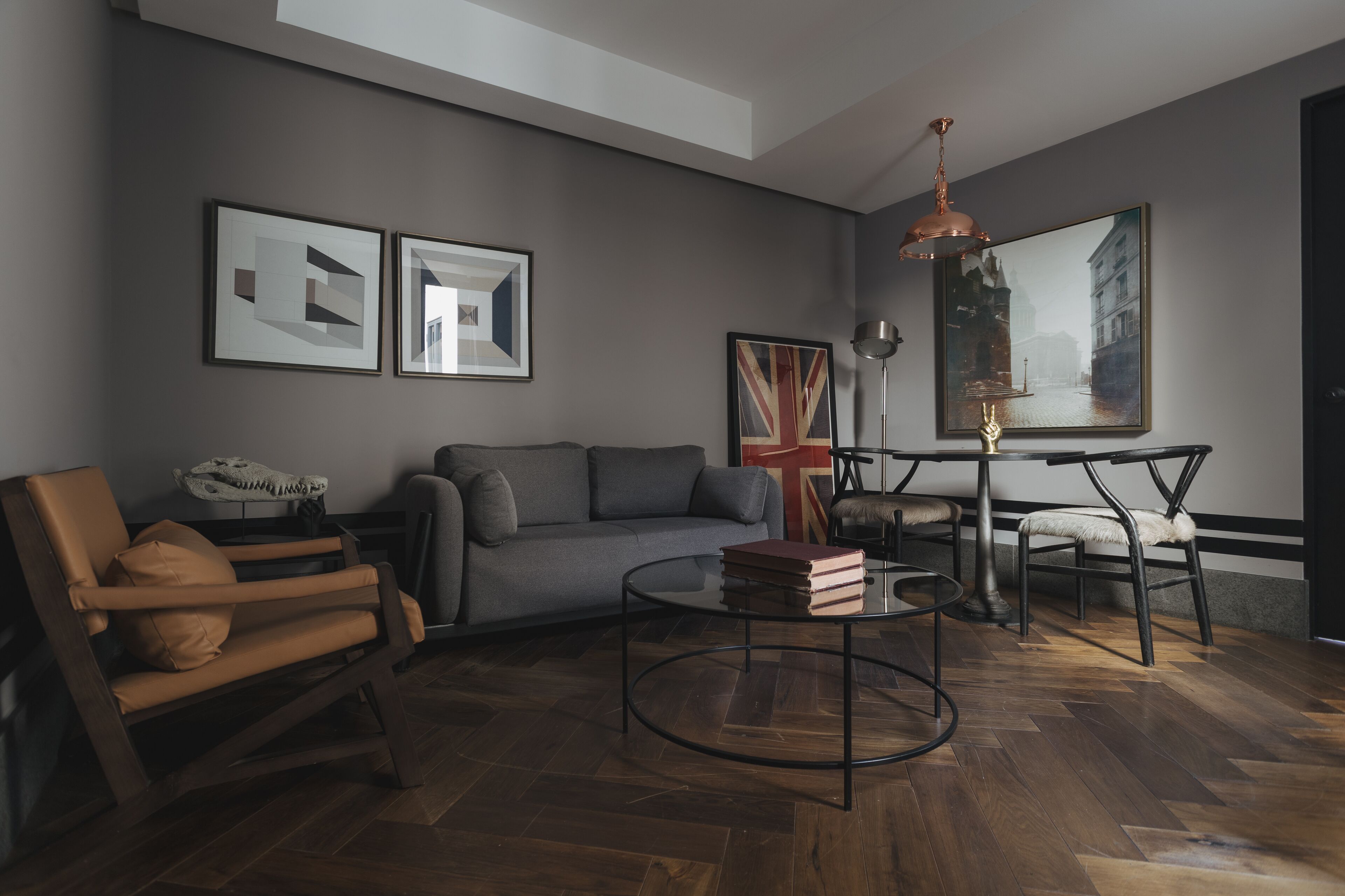 Suite estudio Deluxe, 1 cama de matrimonio grande con sofá cama | Zona de estar | Smart TV de 42 pulgadas con canales por cable, una televisión