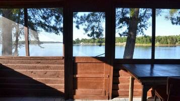 Ferienhütte, Küche, Seeblick | Wohnbereich