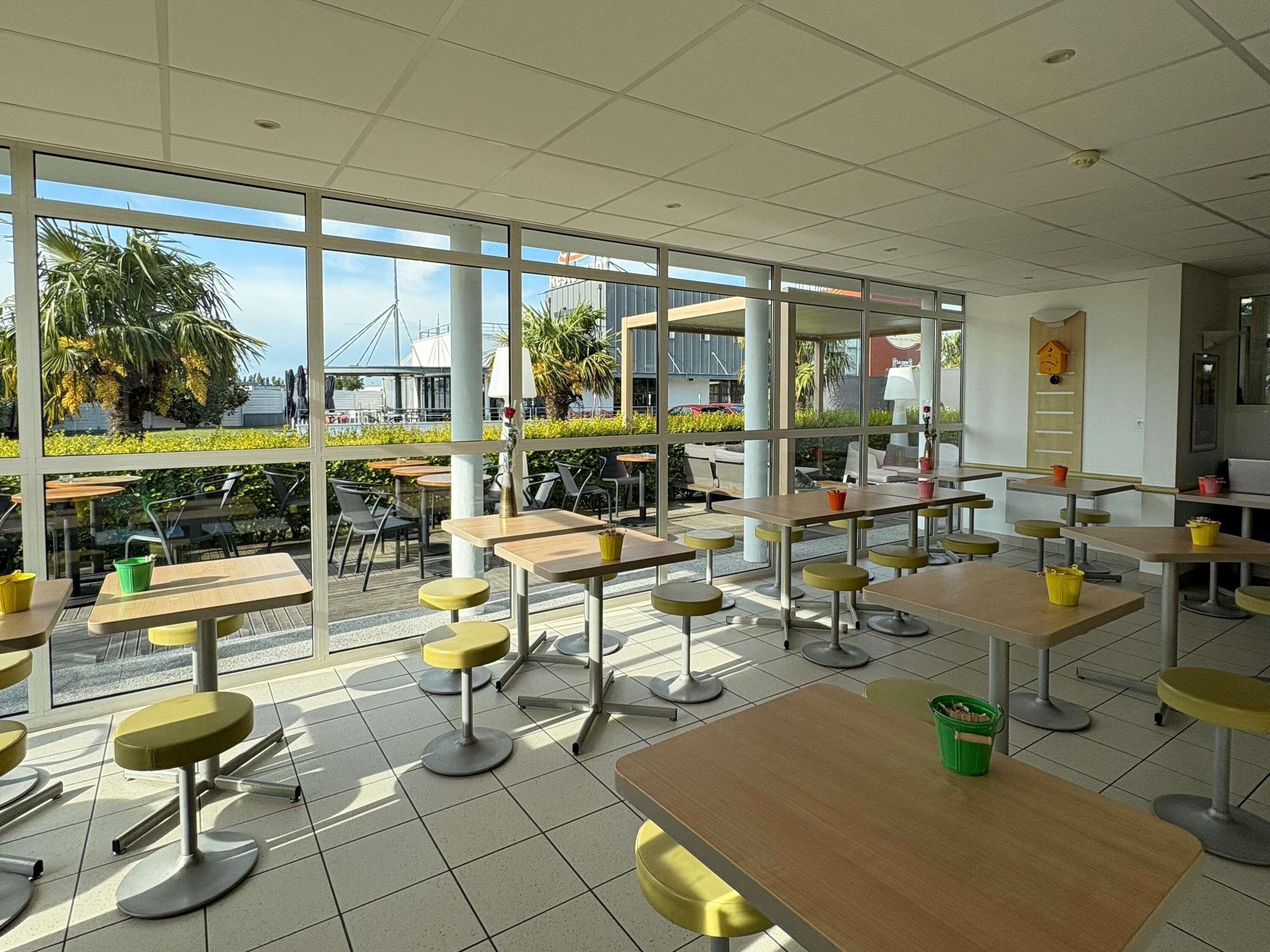 Petit déjeuner buffet servi tous les jours en supplément