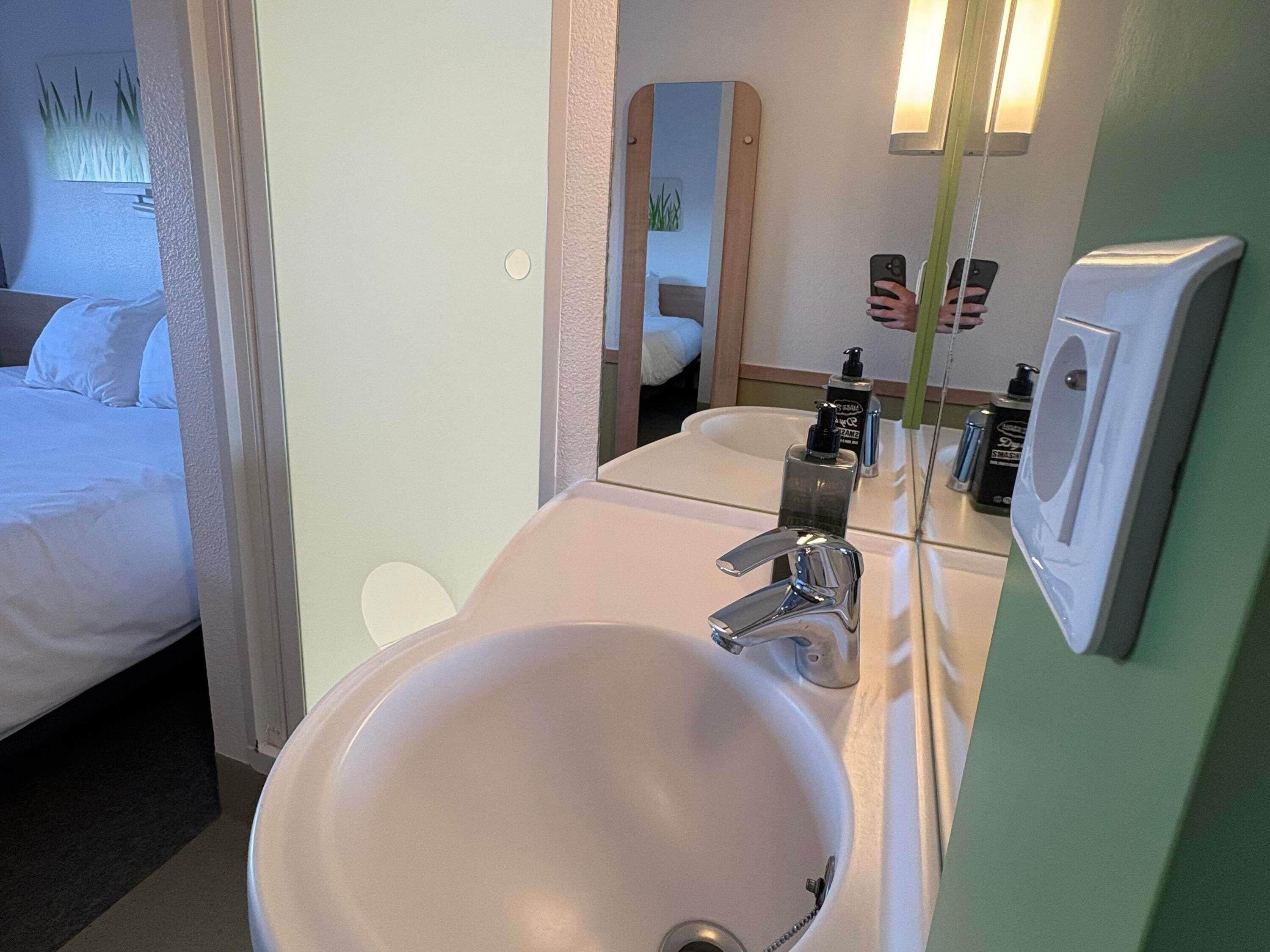 double room | hypo-allergenic bedding, desk, laptop workspace, soundproofing