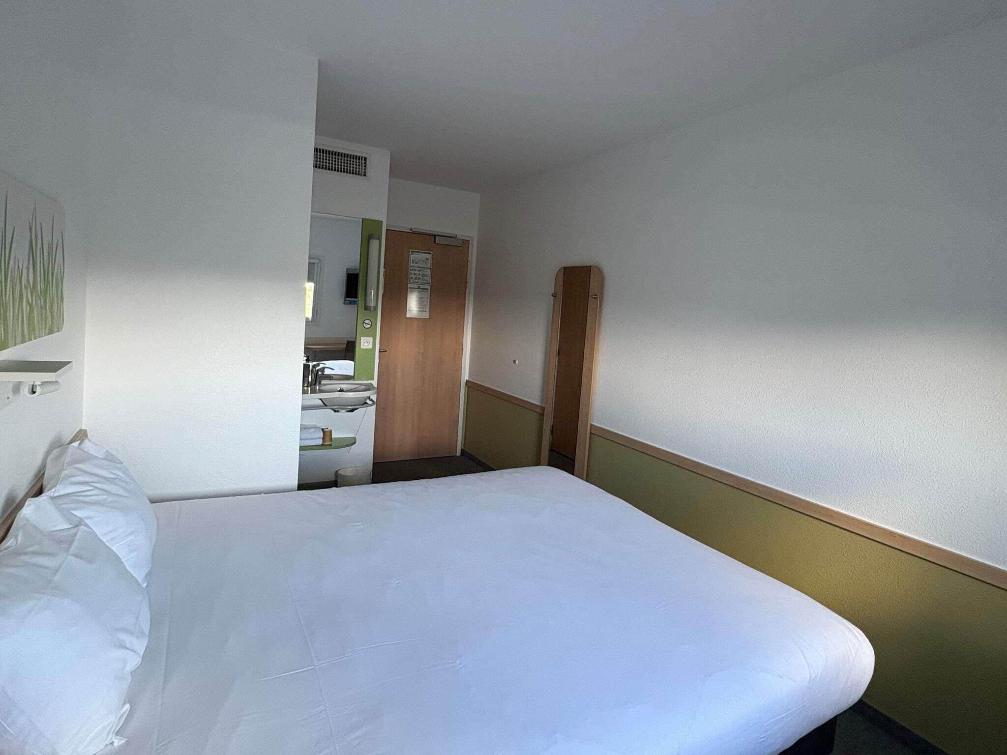 Double Room | Hypo-allergenic bedding, desk, laptop workspace, soundproofing