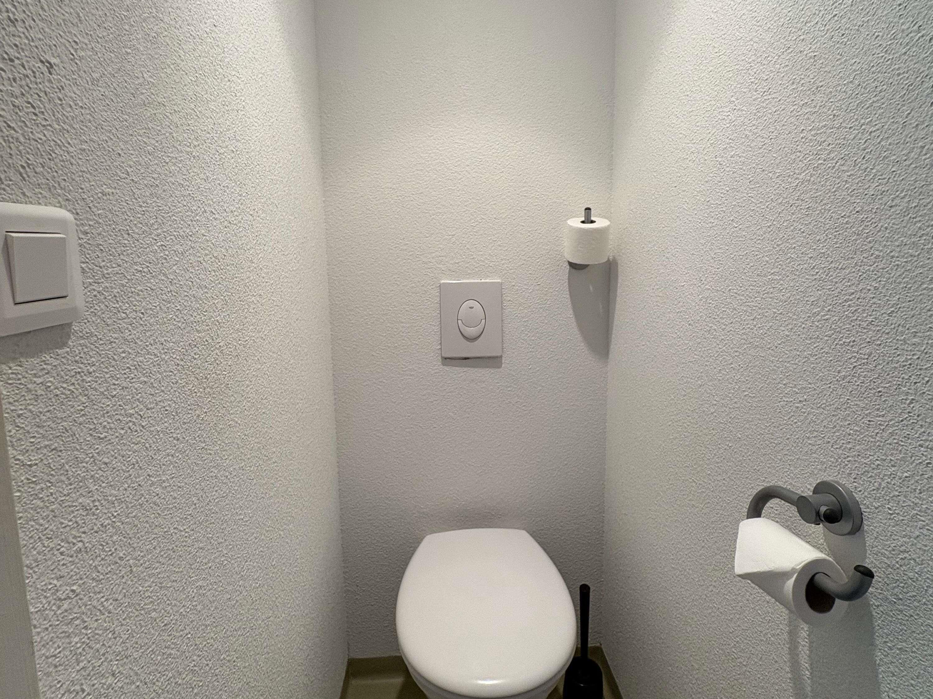 double room | hypo-allergenic bedding, desk, laptop workspace, soundproofing