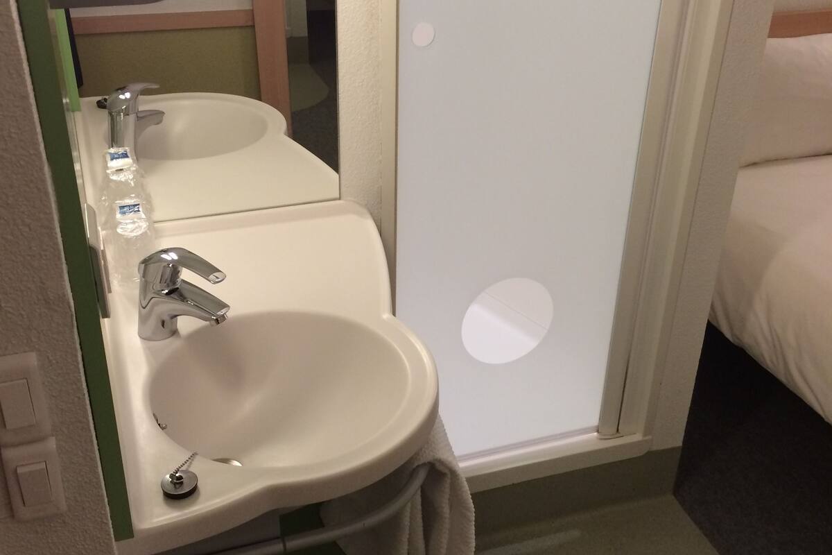 triple room, multiple beds | bathroom | shower, eco-friendly toiletries, towels