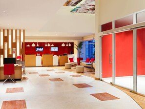 Desayuno buffet diario (INR 558 por persona)