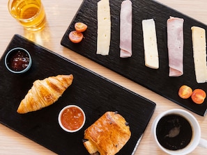 Daily buffet breakfast for a fee