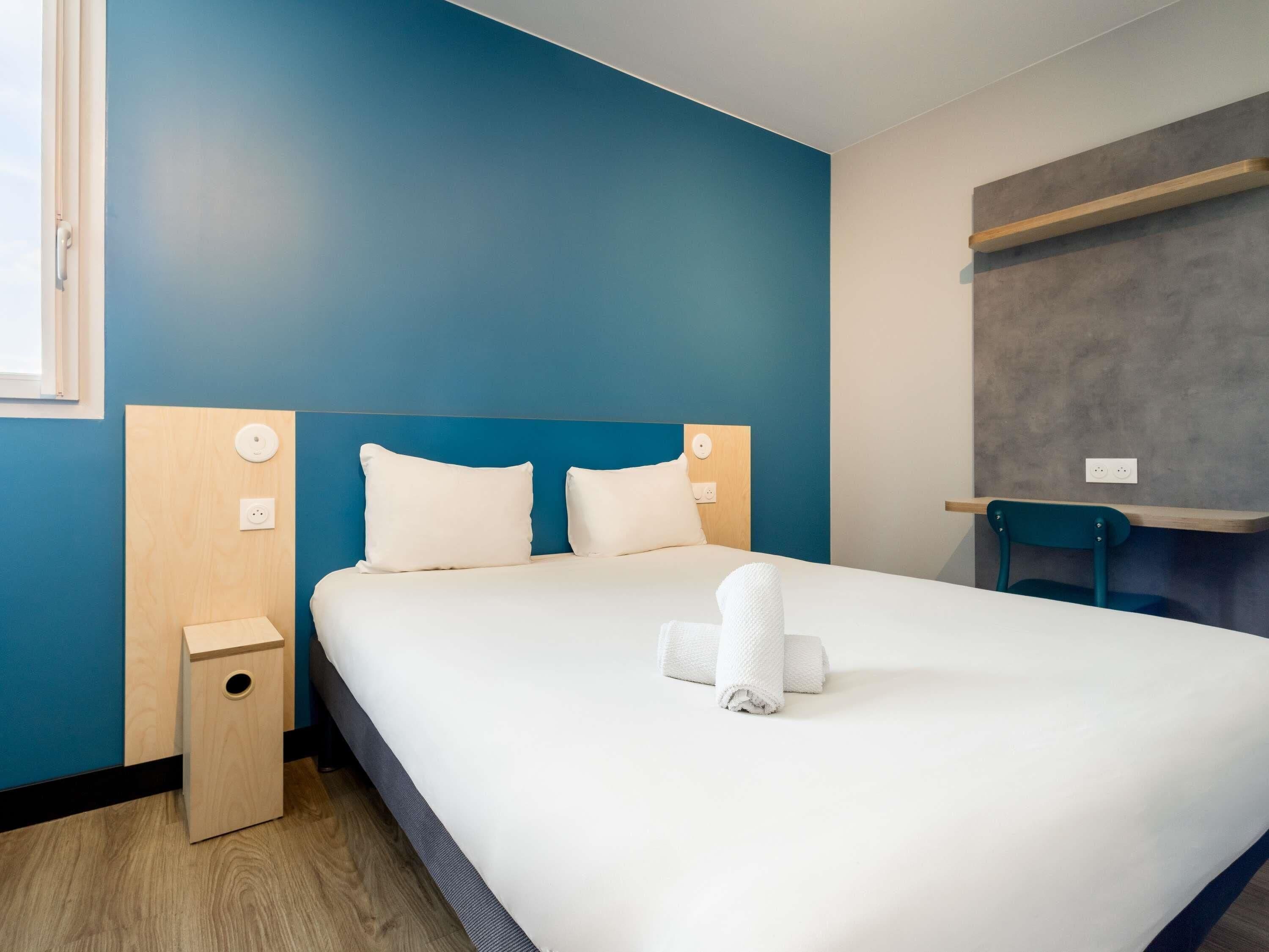 Habitación doble | Escritorio, wifi gratis y ropa de cama 