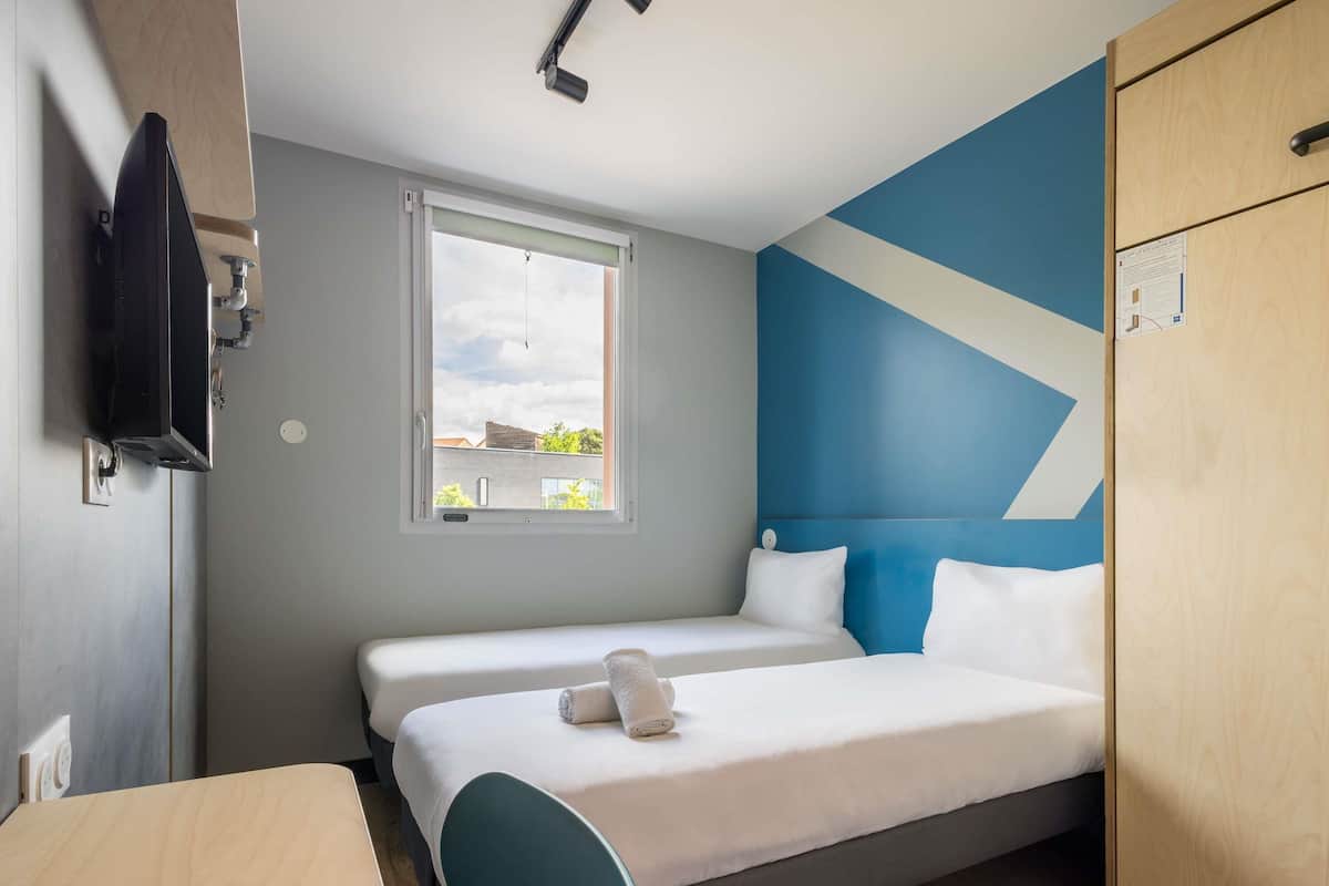1 habitación, escritorio, wifi gratis y ropa de cama