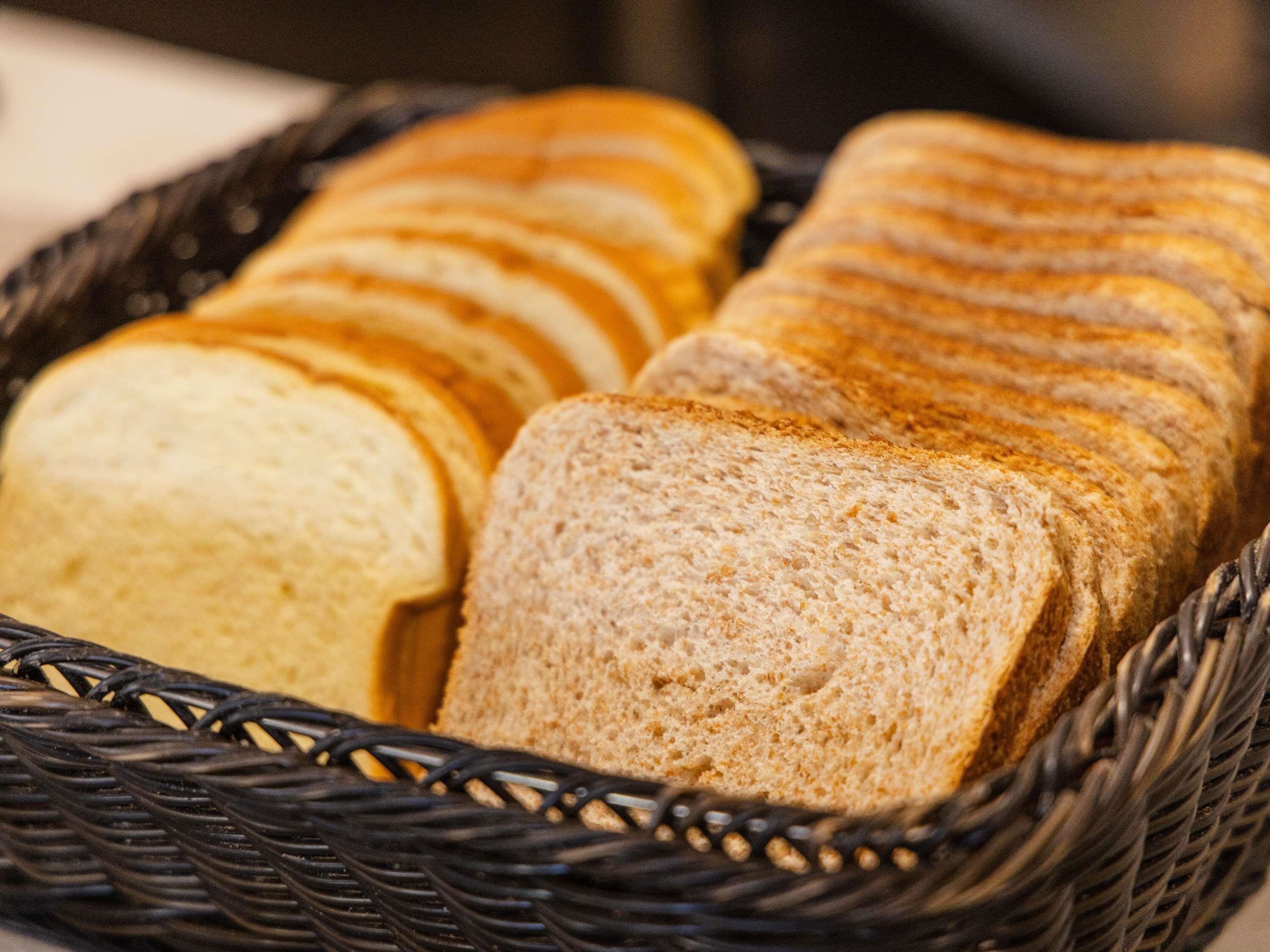 A basket containing slices of bread.