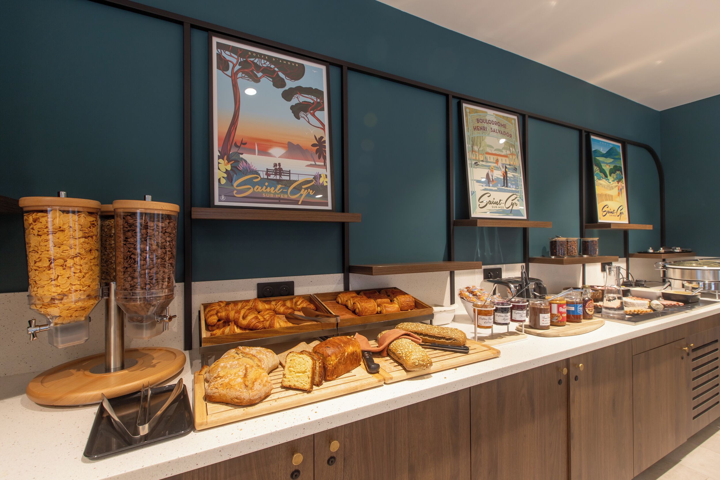 Petit déjeuner buffet (12.9 EUR par personne)