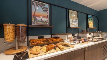 Petit déjeuner buffet (12.9 EUR par personne)