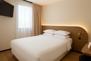 Standard Room | Desk, free cribs/infant beds, free WiFi, bed sheets - Logis Hôtel de Port d'Alon (Saint-Cyr-sur-Mer)