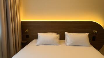 1 bedroom, desk, free cribs/infant beds, free WiFi