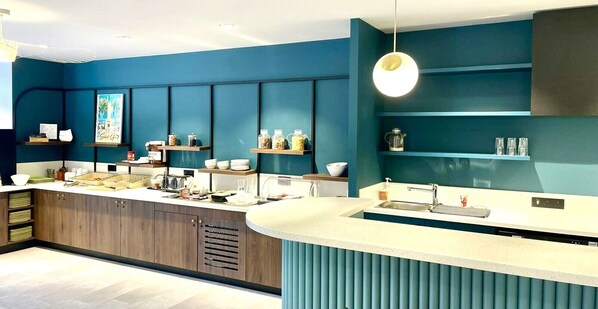 Daily buffet breakfast (EUR 12.9 per person)