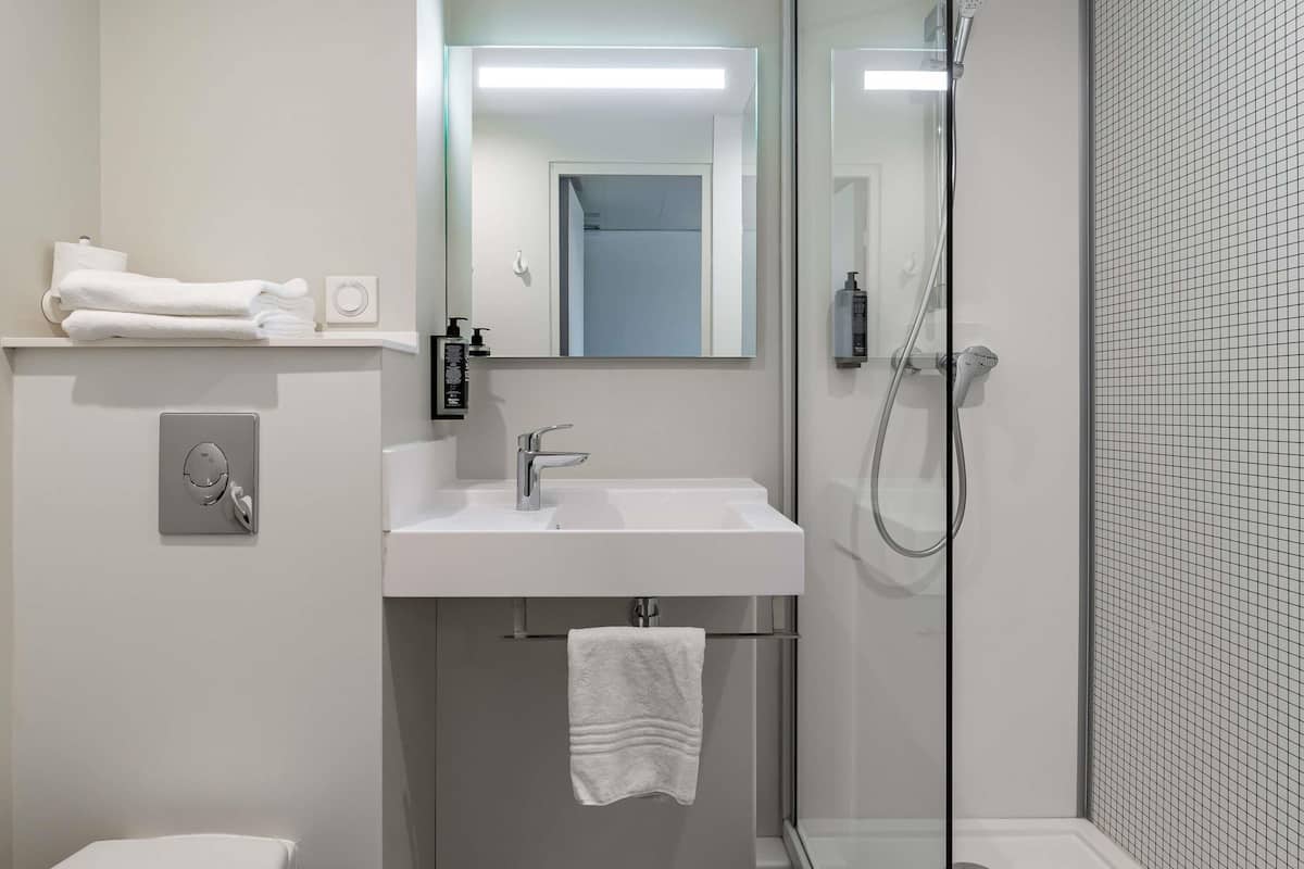 Schreibtisch, schallisolierte Zimmer, kostenlose Babybetten