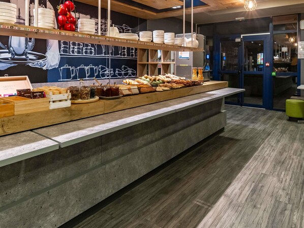 Morgenmadsbuffet hver dag (9.90 EUR pr. person)