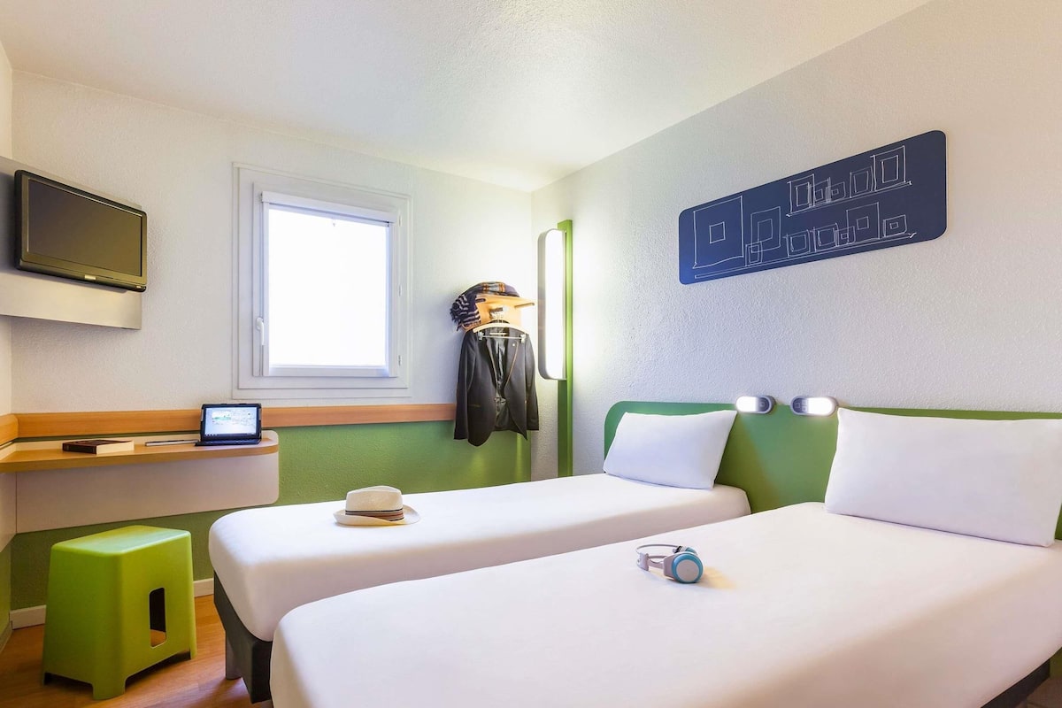 Bureau, chambres insonorisées, lits bébé (gratuits), Wi-Fi gratuit