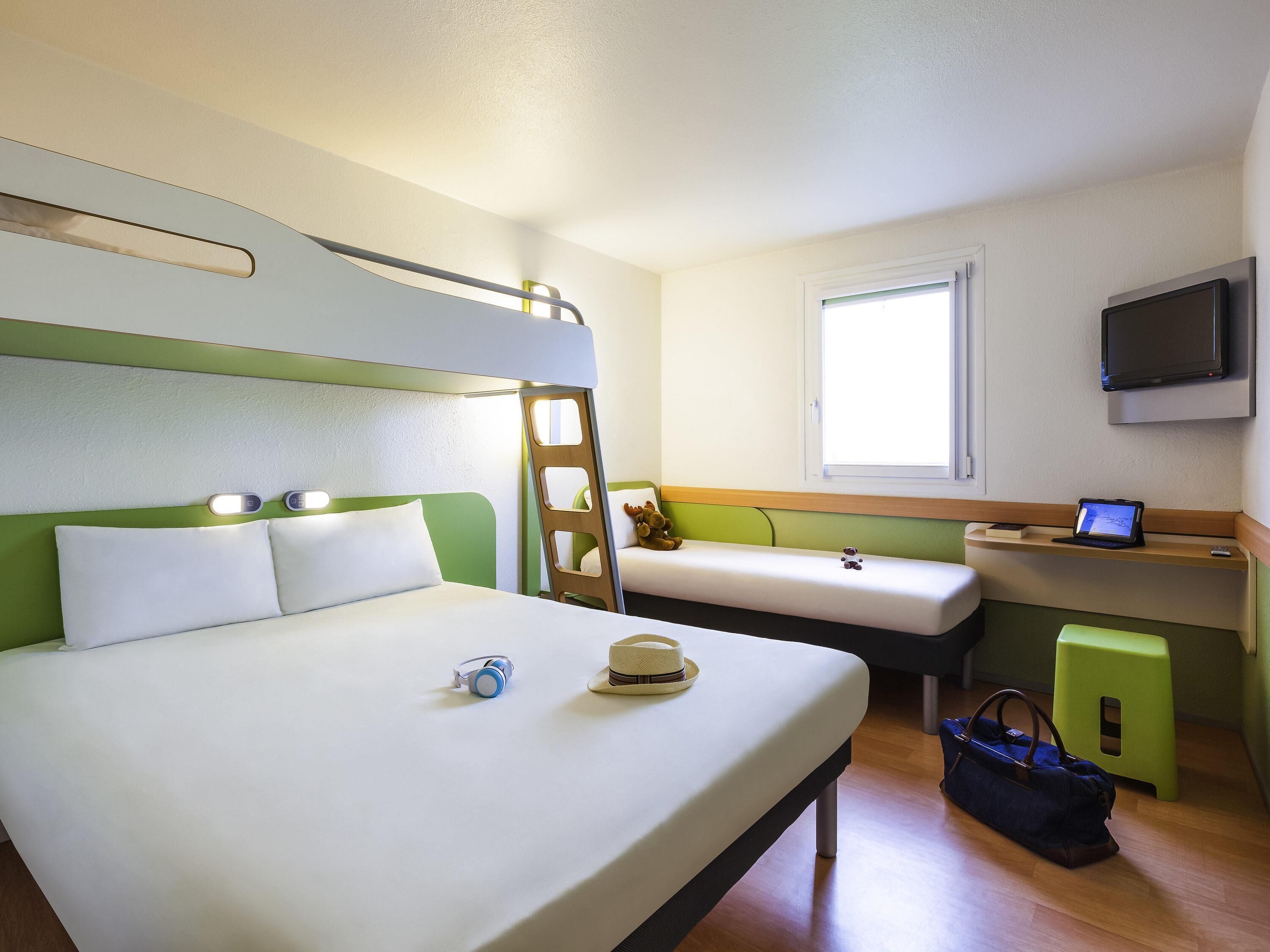 Habitación familiar | Escritorio, insonorización, cunas gratuitas y wifi gratis 