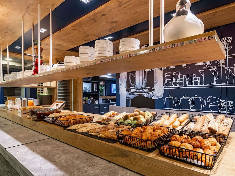 Daily buffet breakfast (EUR 9.90 per person)